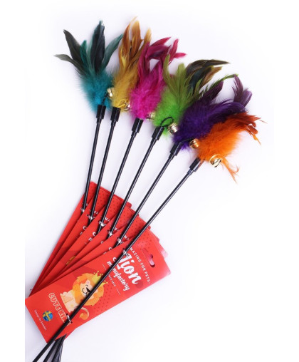 Игрушка для кошек дразнилка Бубенчик с перьями 65см в ассортименте LION Игрушка для кошек дразнилка Бубенчик с перьями 65см в ассортименте LION