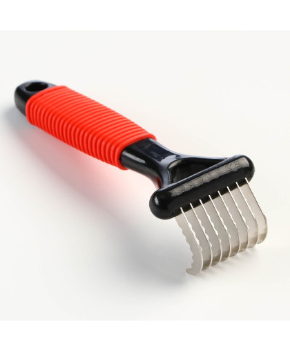 Колтунорез загнутый 8 лезвий 5,5*15см черно-красный Пижон Колтунорез загнутый 8 лезвий 5,5*15см черно-красный Пижон